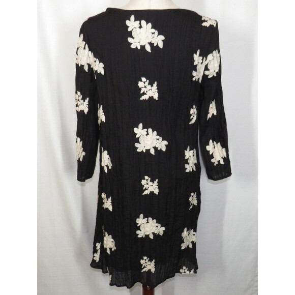 Indication Black Floral Embroidered Crinkle Fabric Dress Size Small - Picture 2 of 8